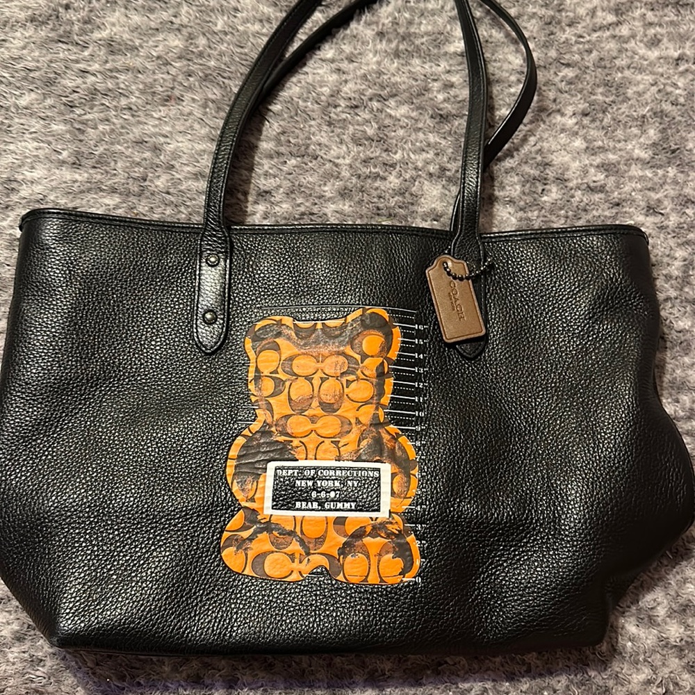 City Zip Tote With Vandal Gummy